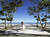 Adult infinity pool at Intercontinental Fiji Golf Resort & Spa