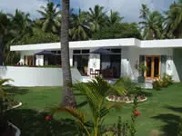 Hibiscus suite exterior - Lomani Island Resort