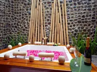 Day spa jacuzzi - Mana Island Resort