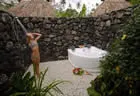Outdoor shower and jacuzzi - Paradise Taveuni